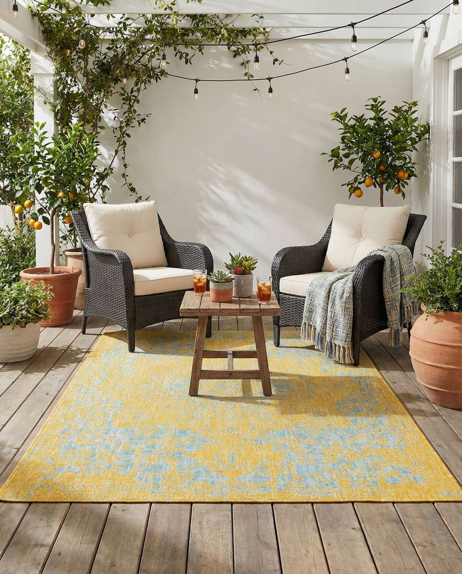 5' 3 x 8' Easy-Clean Jill Zarin Dubai Indoor / Outdoor Rug