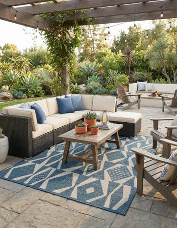 5' x 7' 7 Easy-Clean Baja Indoor / Outdoor Rug