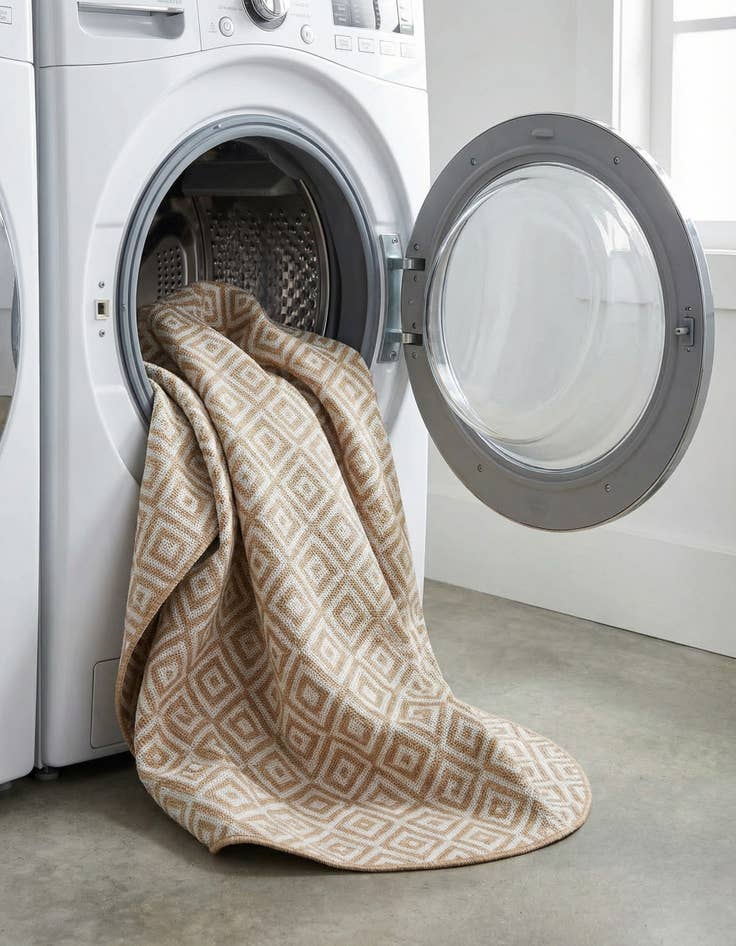 Detail image of 6' 7 x 6' 7  Washable Jill Zarin Costa Rica Indoor / Outdoor Round Rug