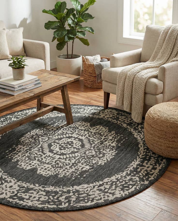 Detail image of 4' x 4' Easy-Clean Traditional Indoor / Outdoor Round Rug
