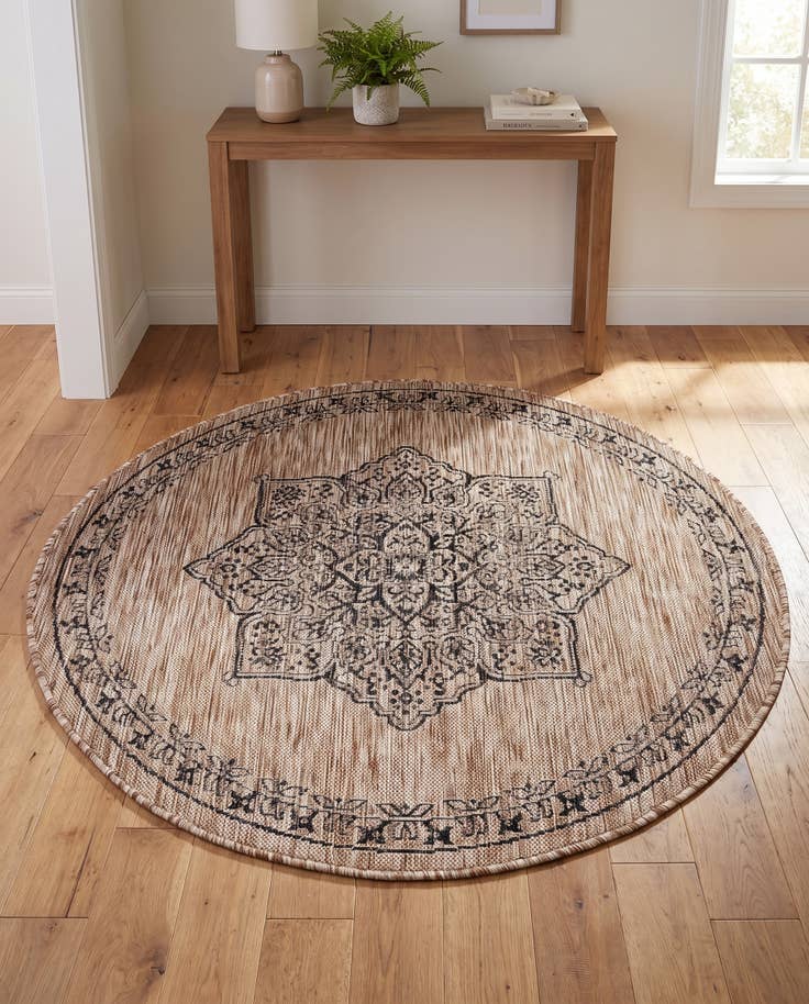 Detail image of 4' x 4' Easy-Clean Traditional Indoor / Outdoor Round Rug