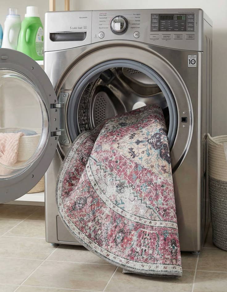 Detail image of 4' x 4'  Washable Yara Round Rug