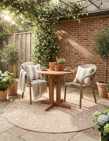 7' x 7' Easy-Clean Trellis Textured Indoor / Outdoor Round Rug
