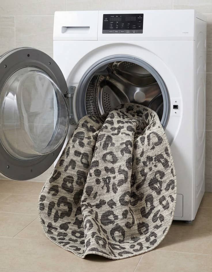 Detail image of  4' x 4'  Washable Safari Indoor / Outdoor Round Rug