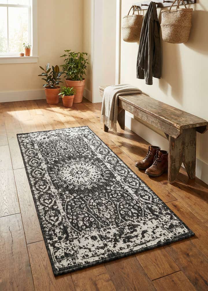 2' x 4' Easy-Clean Traditional Indoor / Outdoor Runner Rug