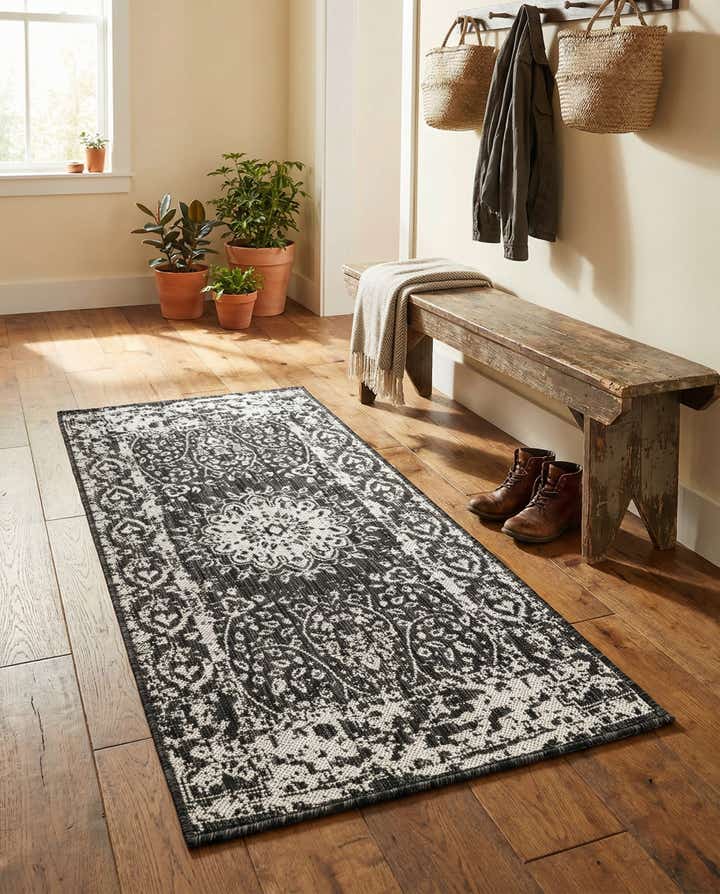 2' x 4' Easy-Clean Traditional Indoor / Outdoor Runner Rug