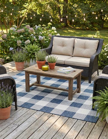 6' x 9' Easy-Clean Checkered Indoor / Outdoor Rug