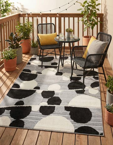 5' 3 x 7' 7 Easy-Clean Indoor / Outdoor Rug