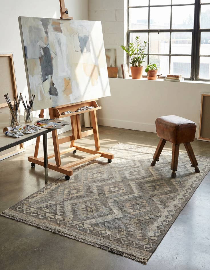 Detail image of 4' x 6'  Hand Woven Kilim Maymana Wool Rug