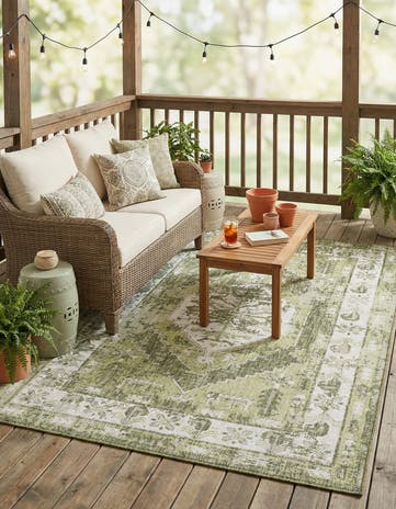 Green Easy-Clean Traditional Indoor / Outdoor Rug