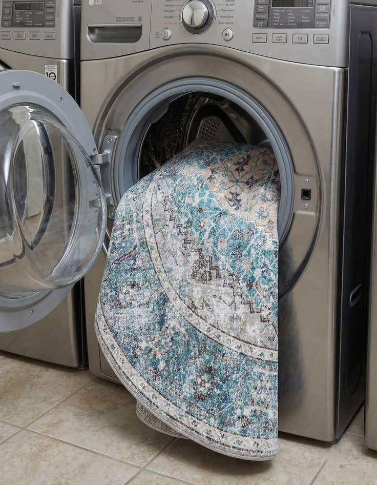 Detail image of 6' x 6'  Washable Yara Round Rug