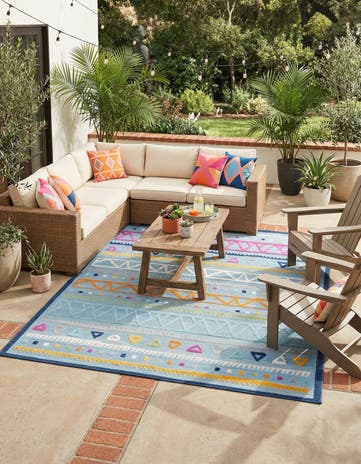 7' 3 x 9' 10 Easy-Clean Indoor / Outdoor Rug