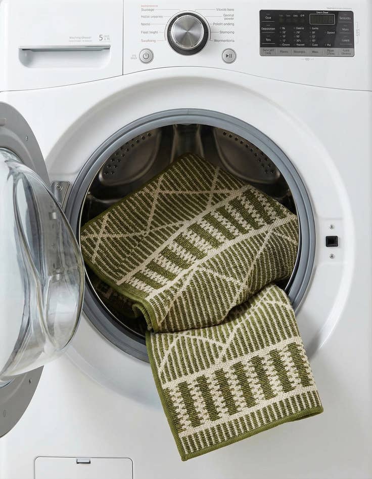 Detail image of  2' x 3'  Washable Lattice Indoor / Outdoor Rug