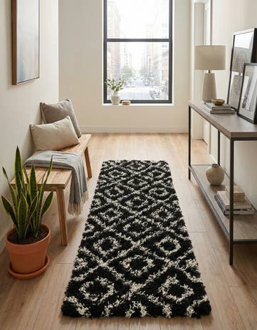 2' x 8' Lattice Shag Runner Rug
