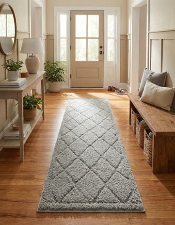 2' 7 x 10' Lattice Shag Runner Rug