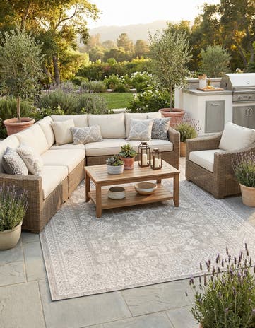 7' x 10' Easy-Clean Aztec Indoor / Outdoor Rug