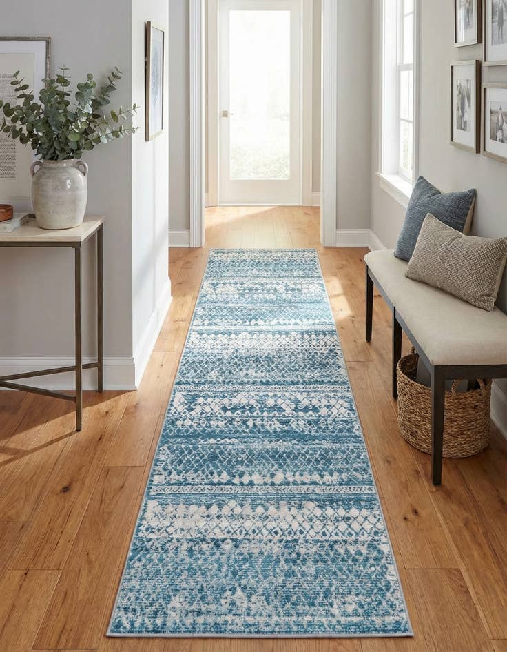 Detail image of 2' 7 x 10' Leipzig Runner Rug