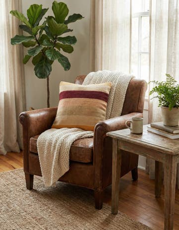 1' 5 x 1' 6 Hand Woven Pillow Wool Square Rug