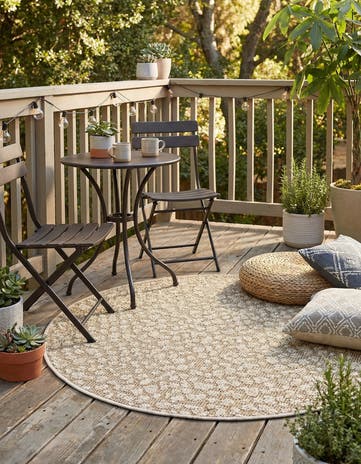 3' 1 x 3' 1 Easy-Clean Safari Indoor / Outdoor Round Rug