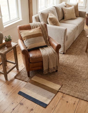 1' 5 x 1' 6 Hand Woven Pillow Wool Square Rug