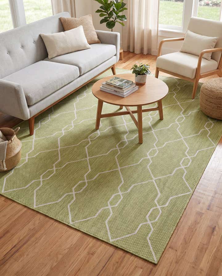 5' 3 x 8' Easy-Clean Trellis Indoor / Outdoor Rug