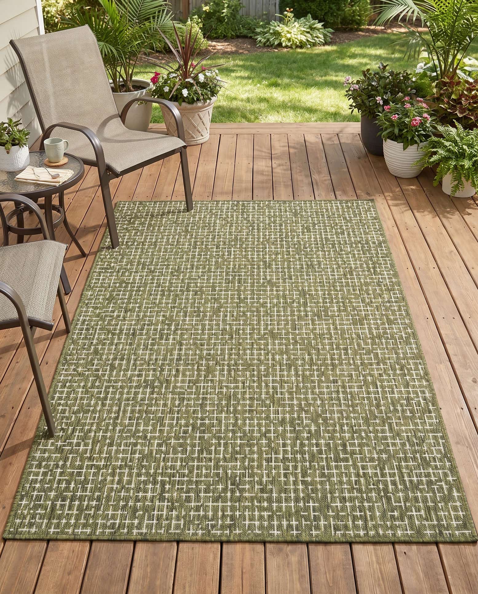 4' x 6' Easy-Clean Checkered Indoor / Outdoor Rug