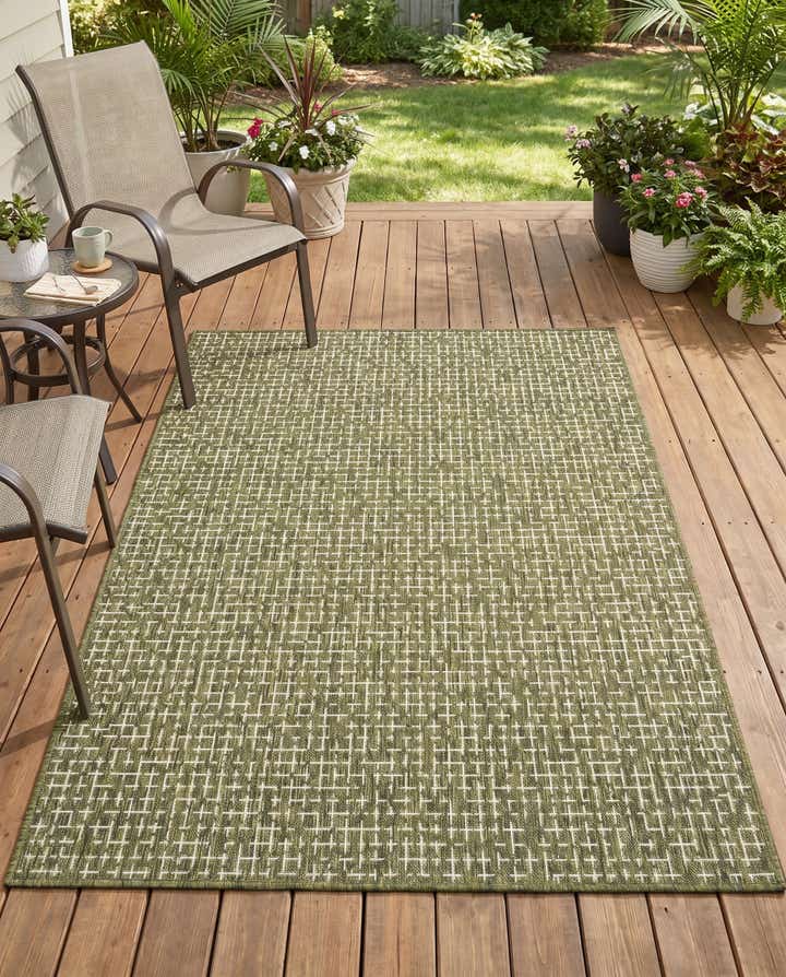 4' x 6' Easy-Clean Checkered Indoor / Outdoor Rug