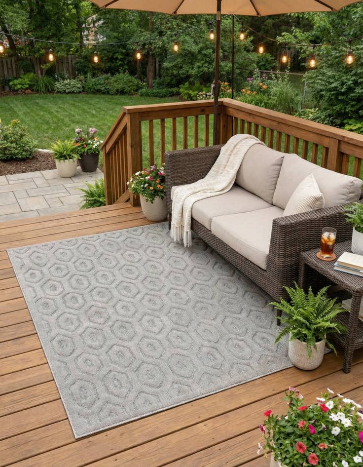 Detail image of 4' x 6' Easy-Clean Trellis Textured Indoor / Outdoor Rug
