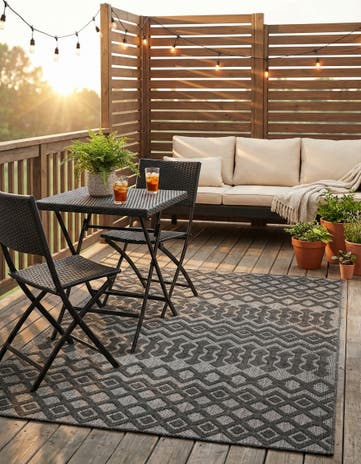 5' 3 x 8' Easy-Clean Trellis Textured Indoor / Outdoor Rug