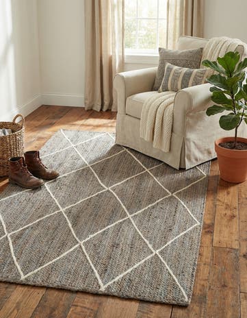 4' 1 x 6' 1 Handmade Braided Jute Rug