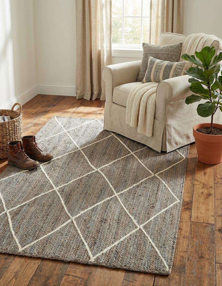 4' 1 x 6' 1 Handmade Braided Jute Rug