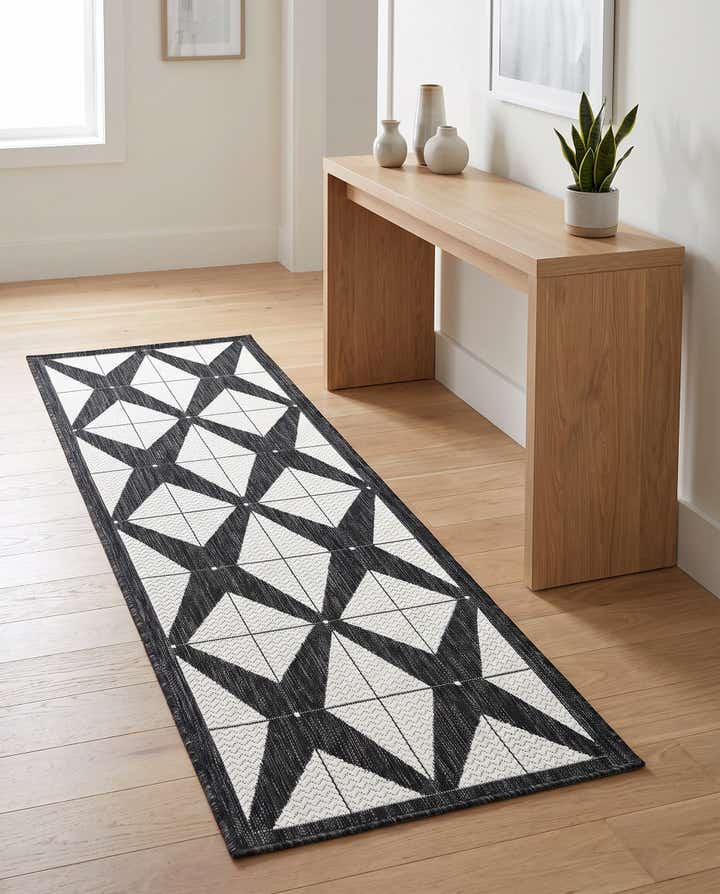 2' x 6' Easy-Clean Modern Indoor / Outdoor Runner Rug