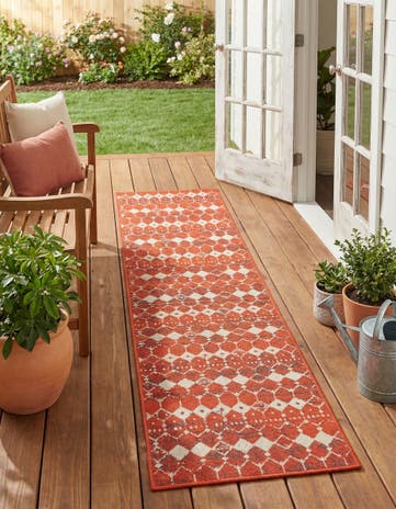 2' x 8' Easy-Clean Lattice Indoor / Outdoor Runner Rug