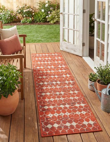 2' x 8' Easy-Clean Lattice Indoor / Outdoor Runner Rug