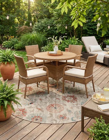 7' 10 x 7' 10 Easy-Clean Botanical Indoor / Outdoor Round Rug