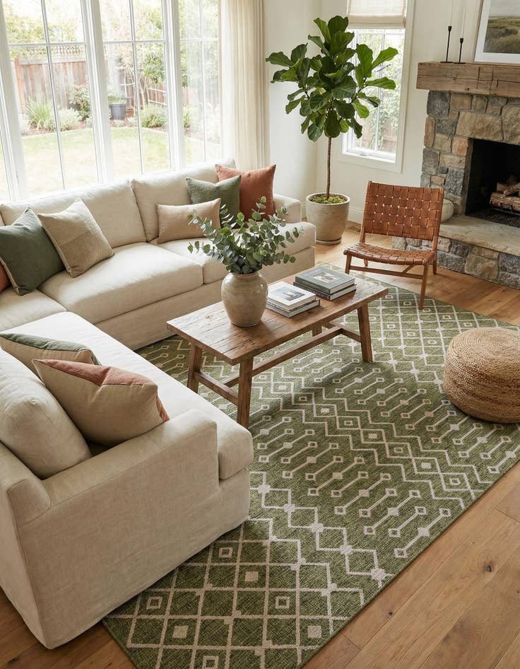 Detail image of 10' x 13' Easy-Clean Lattice Indoor / Outdoor Rug