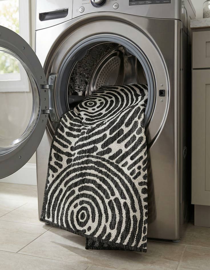 Detail image of  2' x 3'  Washable Modern Indoor / Outdoor Rug