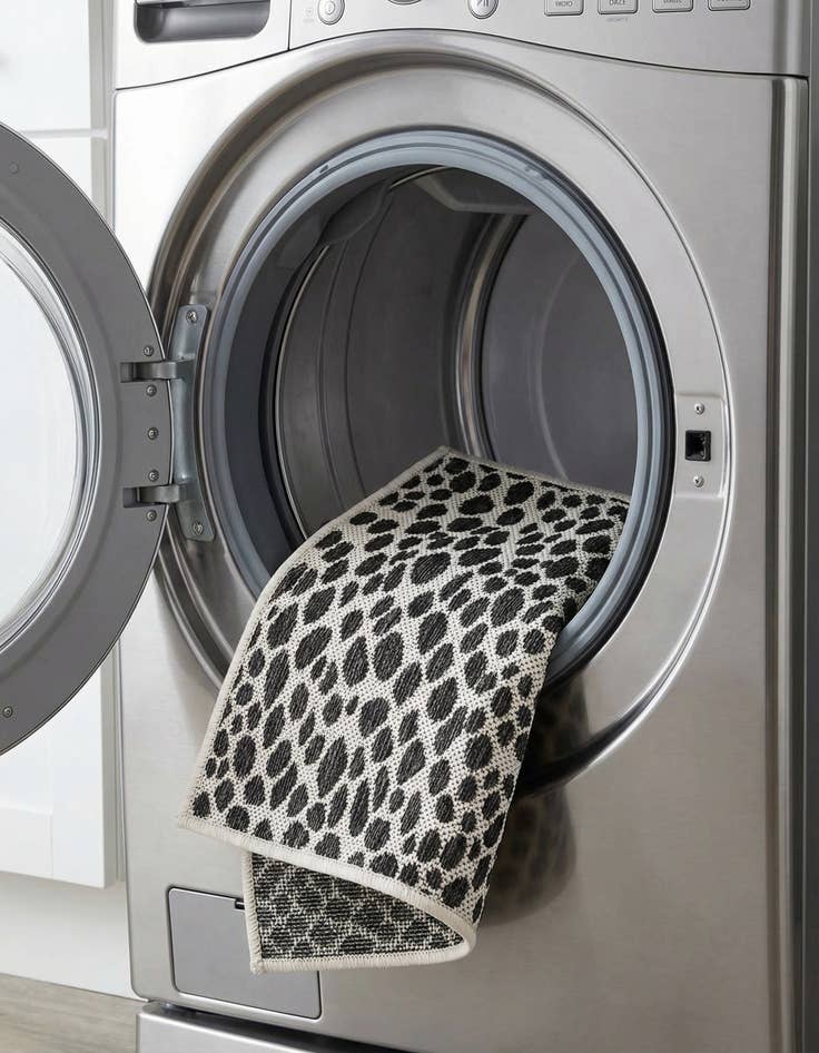 Detail image of 1' 4 x 1' 4  Washable Jill Zarin Cape Town Indoor / Outdoor Sample Rug