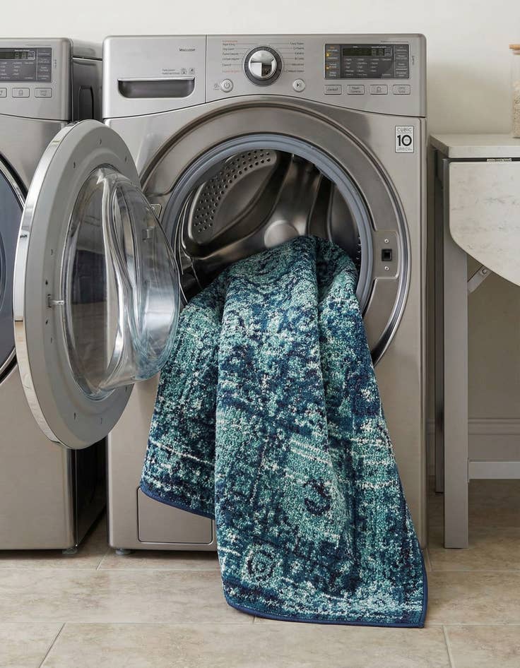 Detail image of 3' 3 x 5' 3  Washable Palazzo Rug