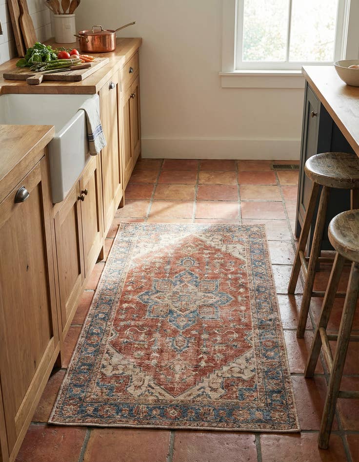 Detail image of 3' 3 x 5' 3 Isabella Rug