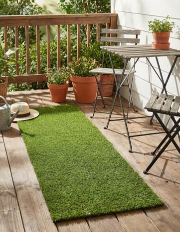 2' x 6' Easy-Clean Grass Indoor / Outdoor Runner Rug