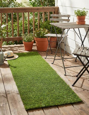 2' x 6' Easy-Clean Grass Indoor / Outdoor Runner Rug