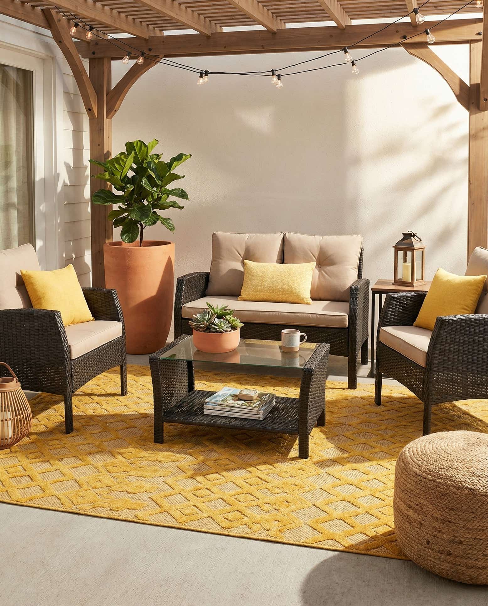 6' x 9' Easy-Clean Trellis Textured Indoor / Outdoor Rug