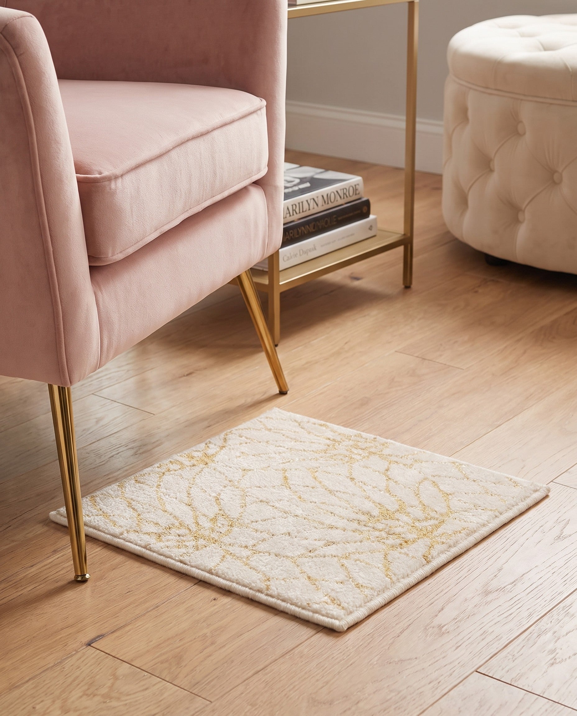 1' 4 x 1' 4 Marilyn Monroe™ Glam Dahlia Sample Rug