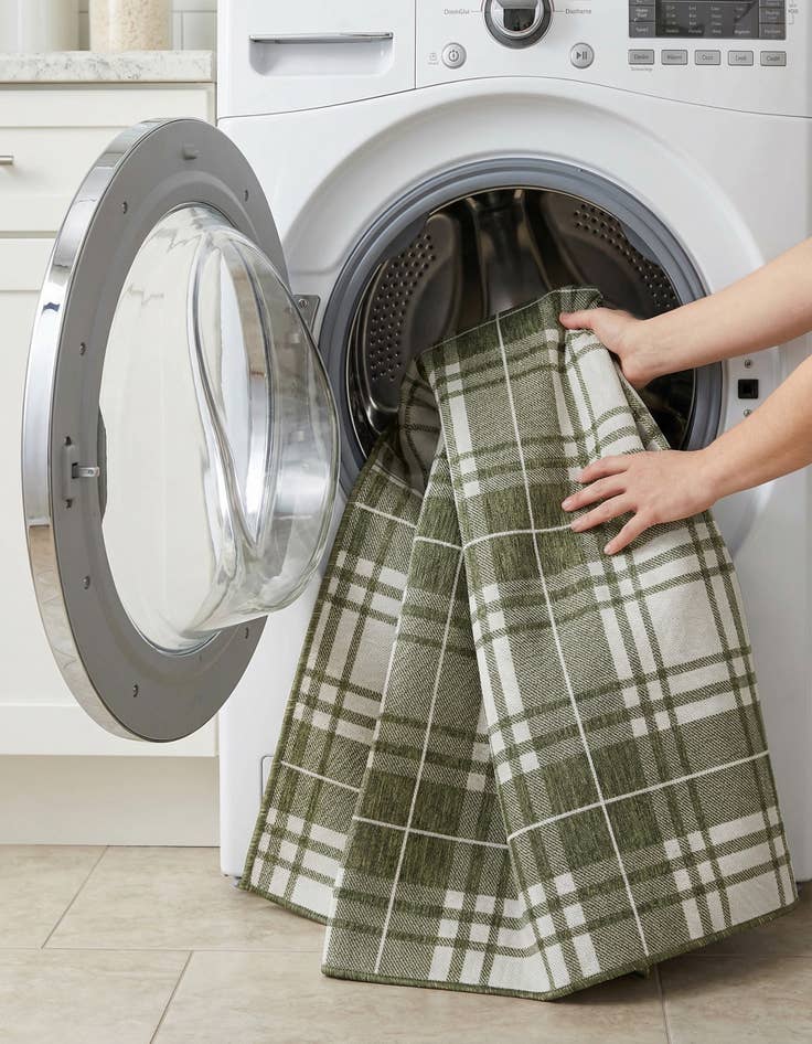 Detail image of  7' 10 x 7' 10  Washable Checkered Indoor / Outdoor Square Rug