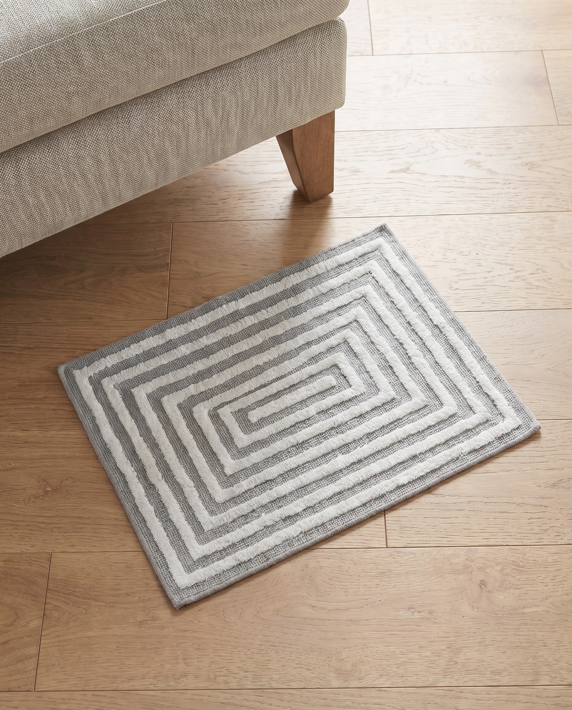 1' 3 x 1' 4 Sabrina Soto Casa Toluca Sample Rug