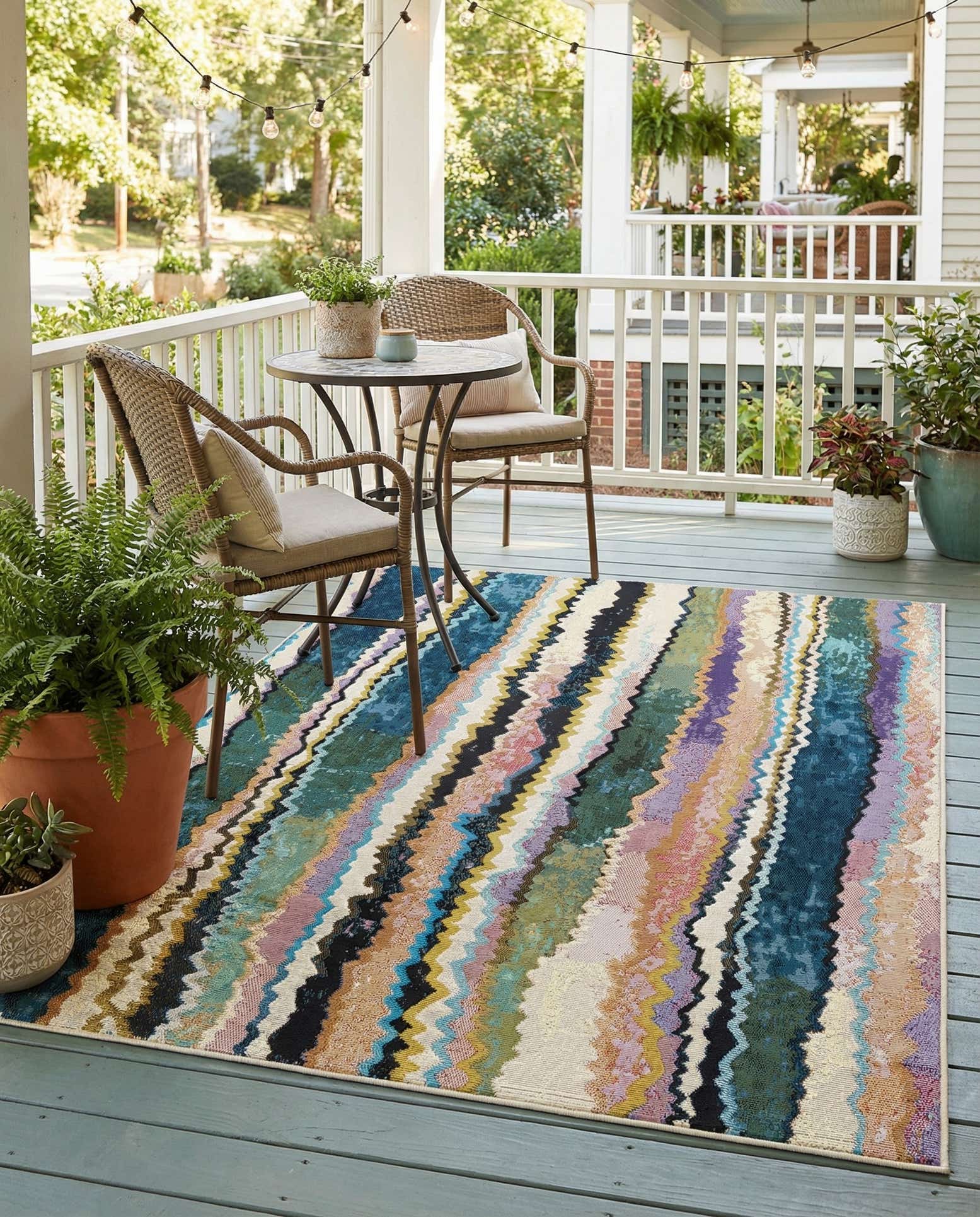 4' x 6' Easy-Clean Modern Indoor / Outdoor Rug