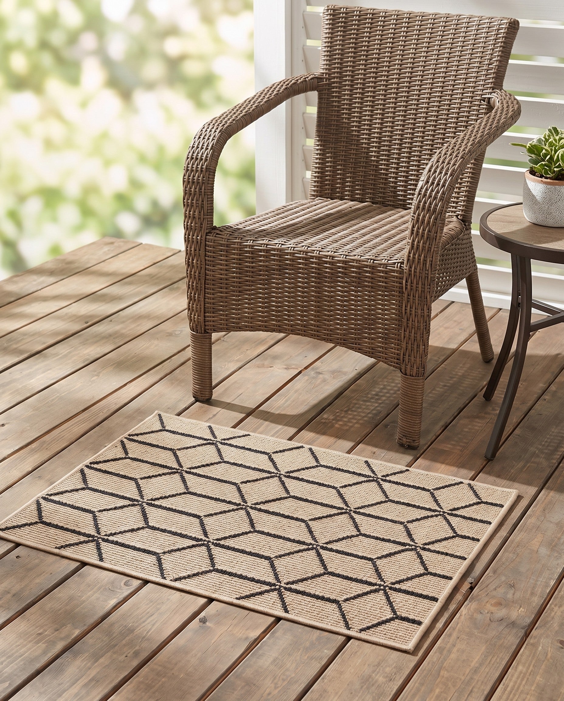 2' x 3' 1 Easy-Clean Lattice Indoor / Outdoor Rug