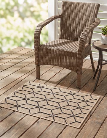 2' x 3' 1 Easy-Clean Lattice Indoor / Outdoor Rug