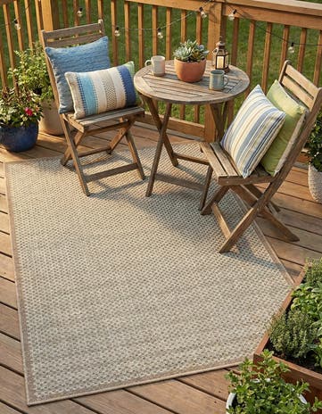 4' x 6' Easy-Clean Border Indoor / Outdoor Rug